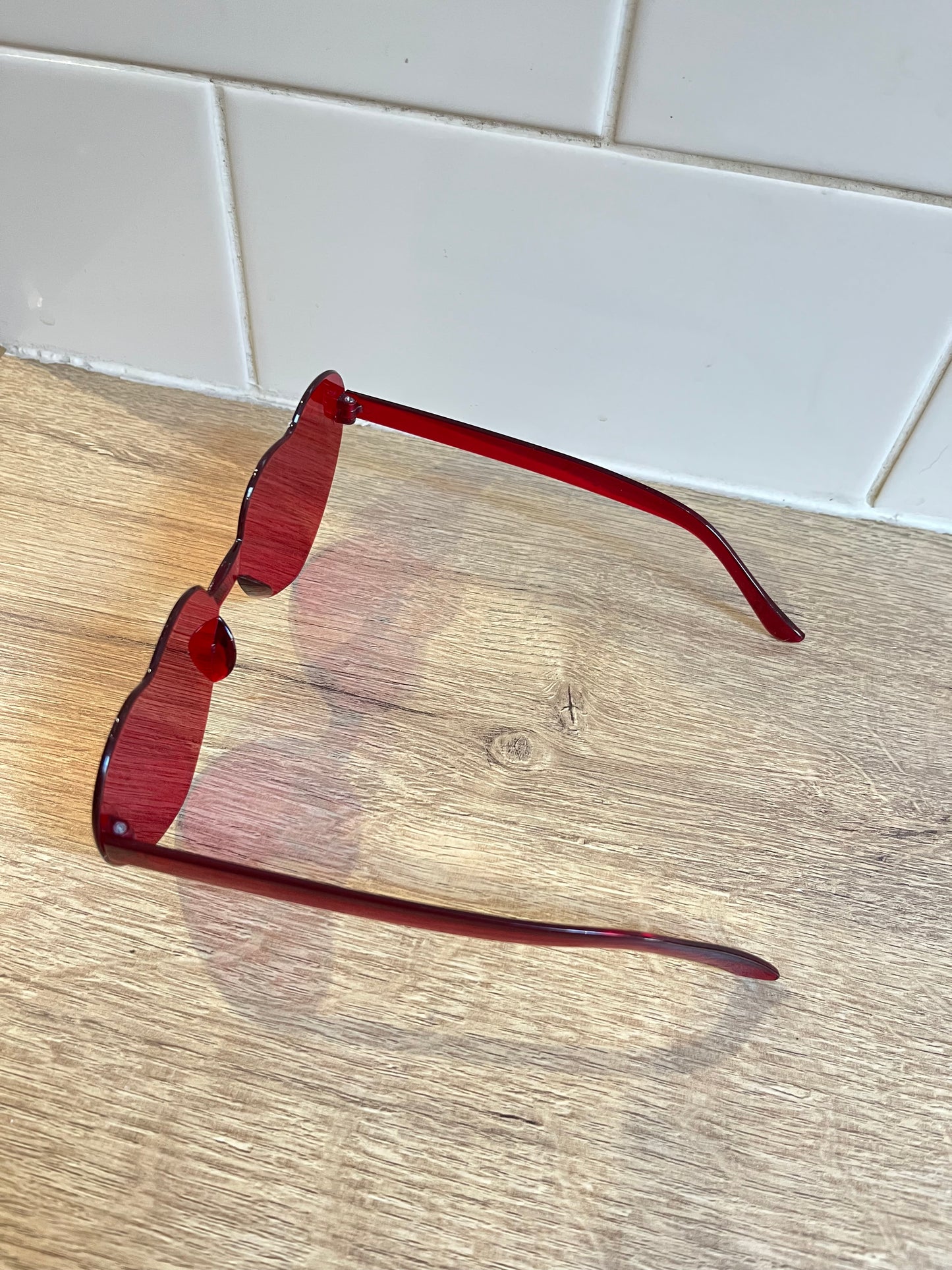Customisable red heart glasses