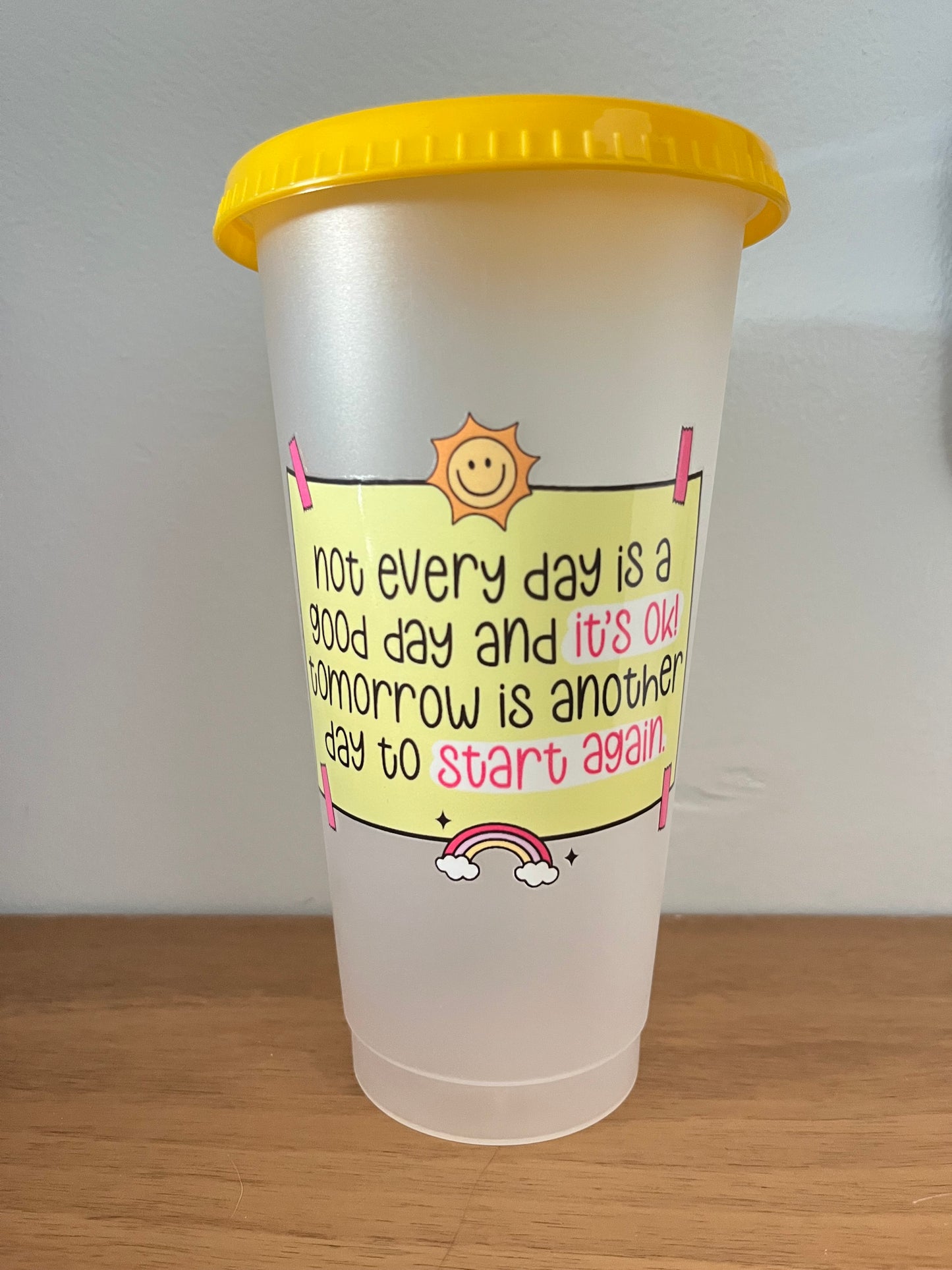 24oz cold cup with yellow lid