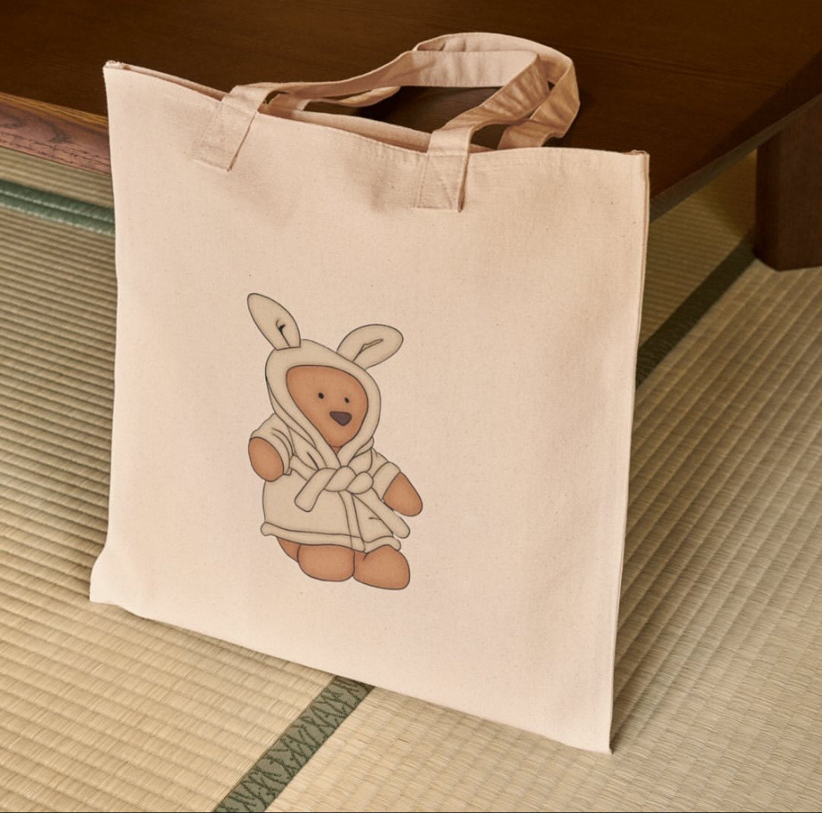 Robe bear tote bag