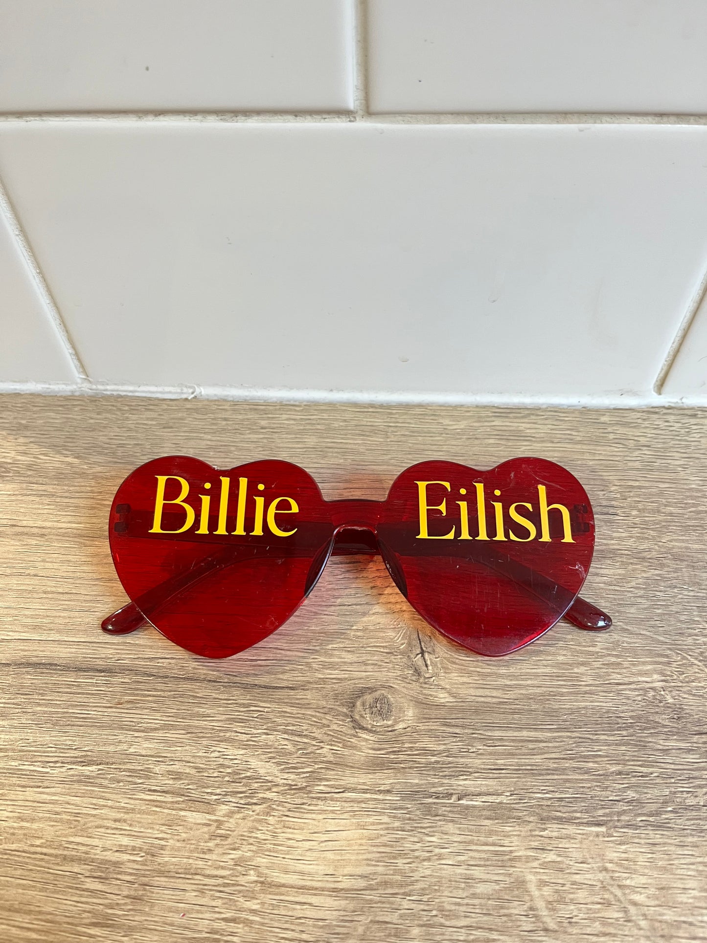 Customisable red heart glasses