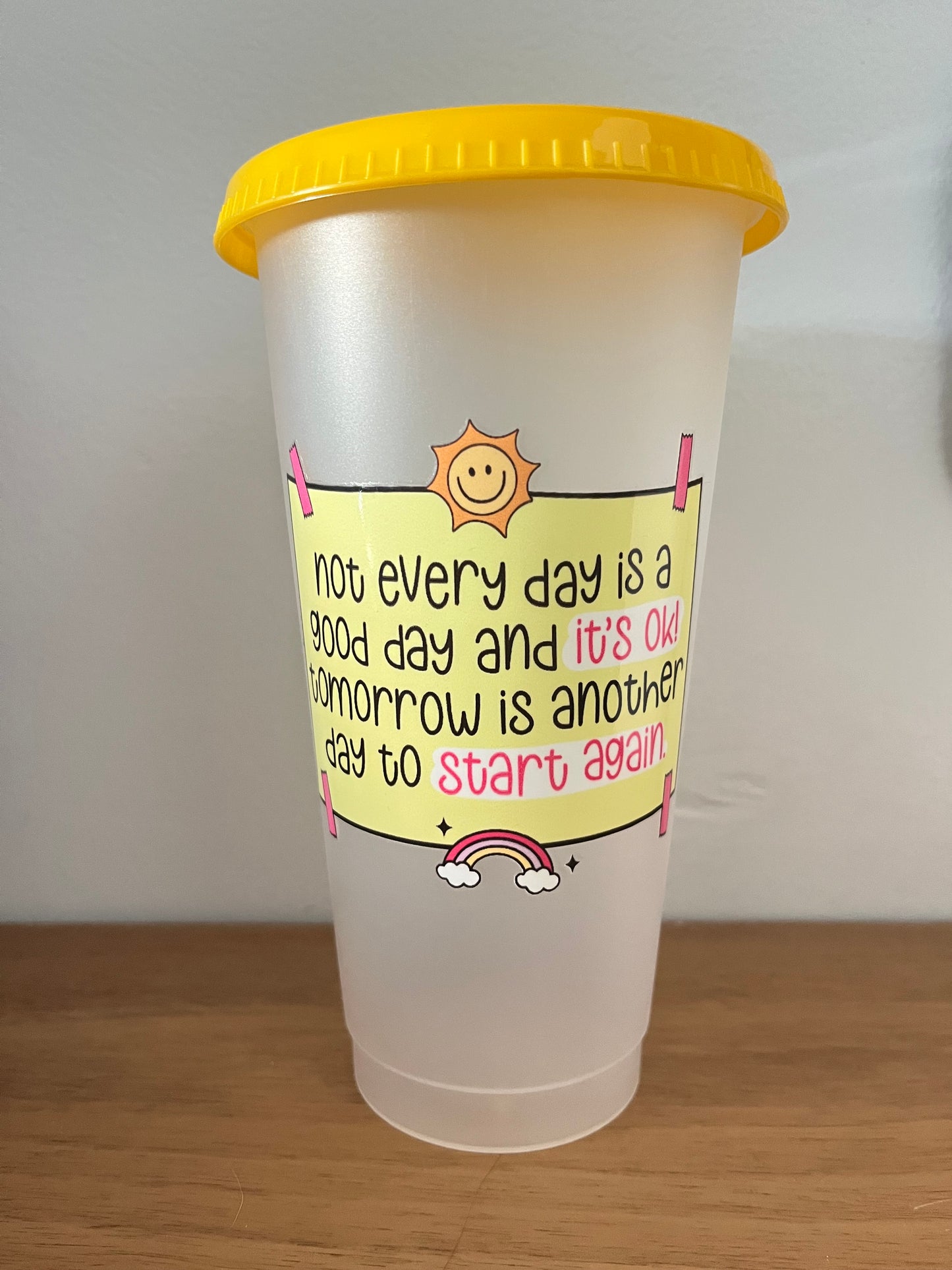 24oz cold cup with yellow lid